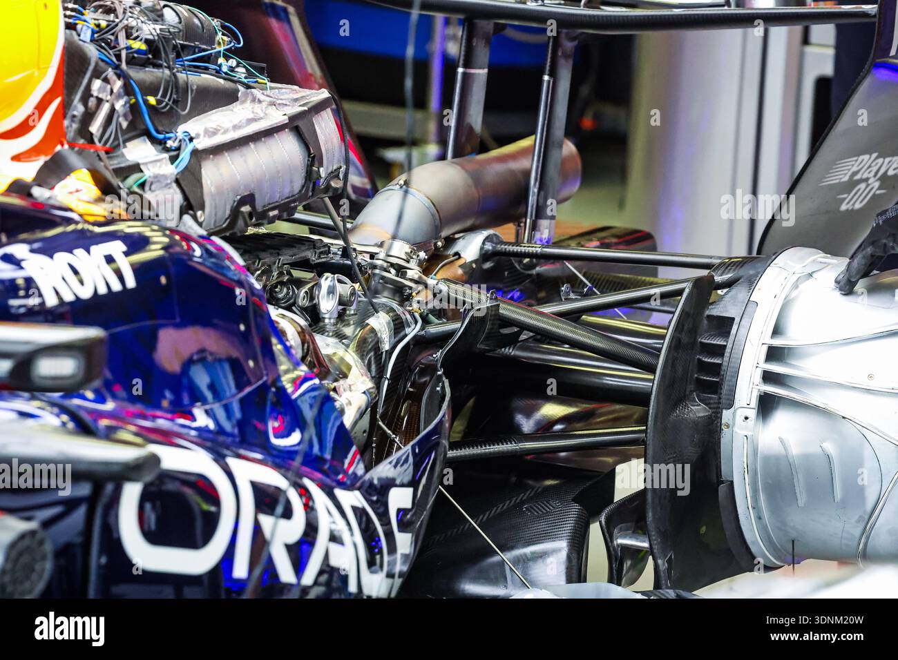 red-bull-racing-rb22-mechanical-of-the-ford-engine-power-unit-detail