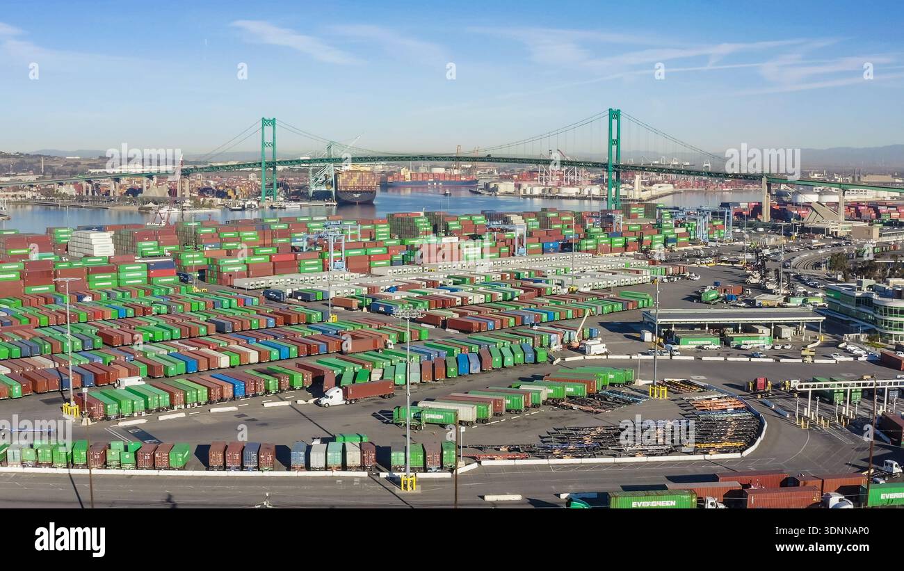 Port of los angeles aerial view hi-res stock photography and images - Alamy