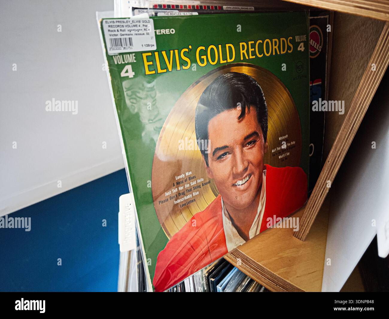 Elvis presley gold disc hi-res stock photography and images - Alamy
