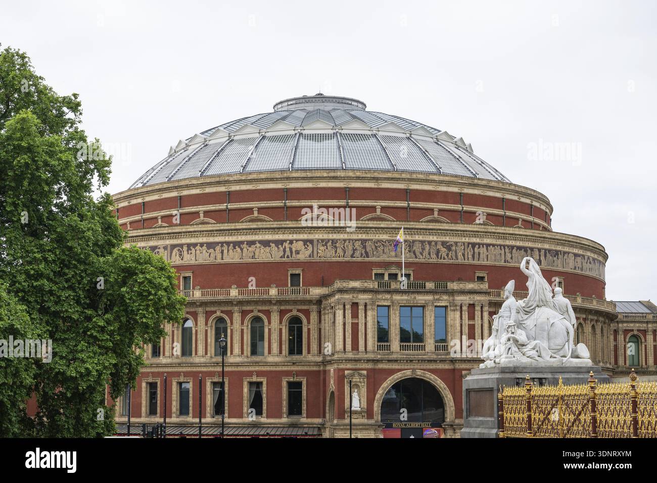 Asian Group, Albert Memorial, Prince Albert Memorial, Queen Victoria's husband in front of Royal Albert Hall concert hall, architect Captain Francis F Stock Photo