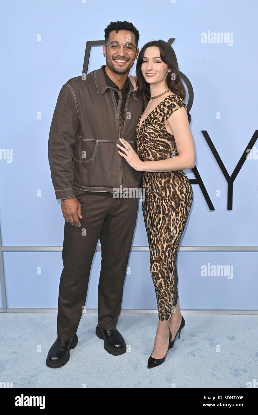Devin Way und Jesse James Keitel bei der Premiere der Amazon Prime ...