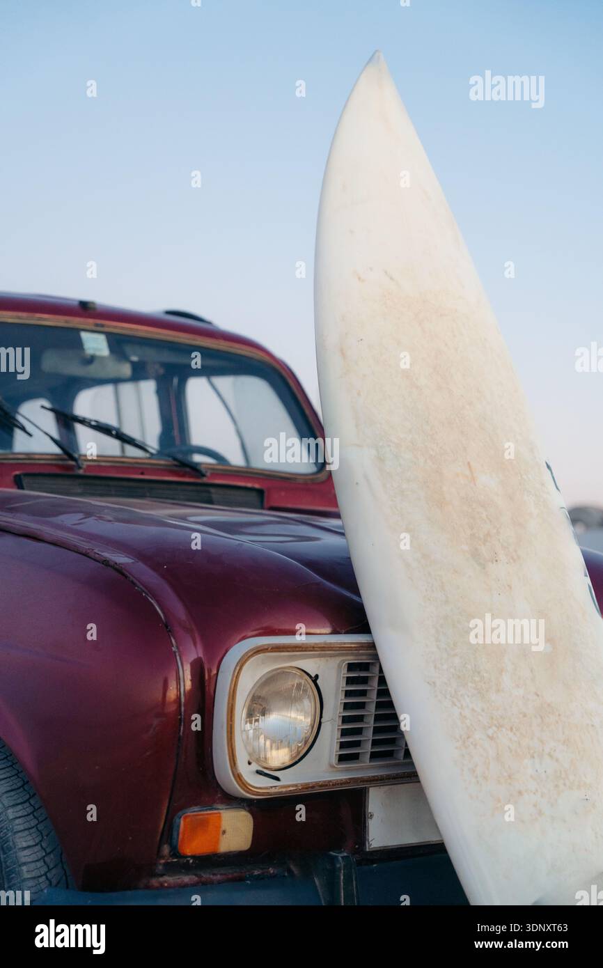 Surf surfboard classic car hi-res stock photography and images - Alamy