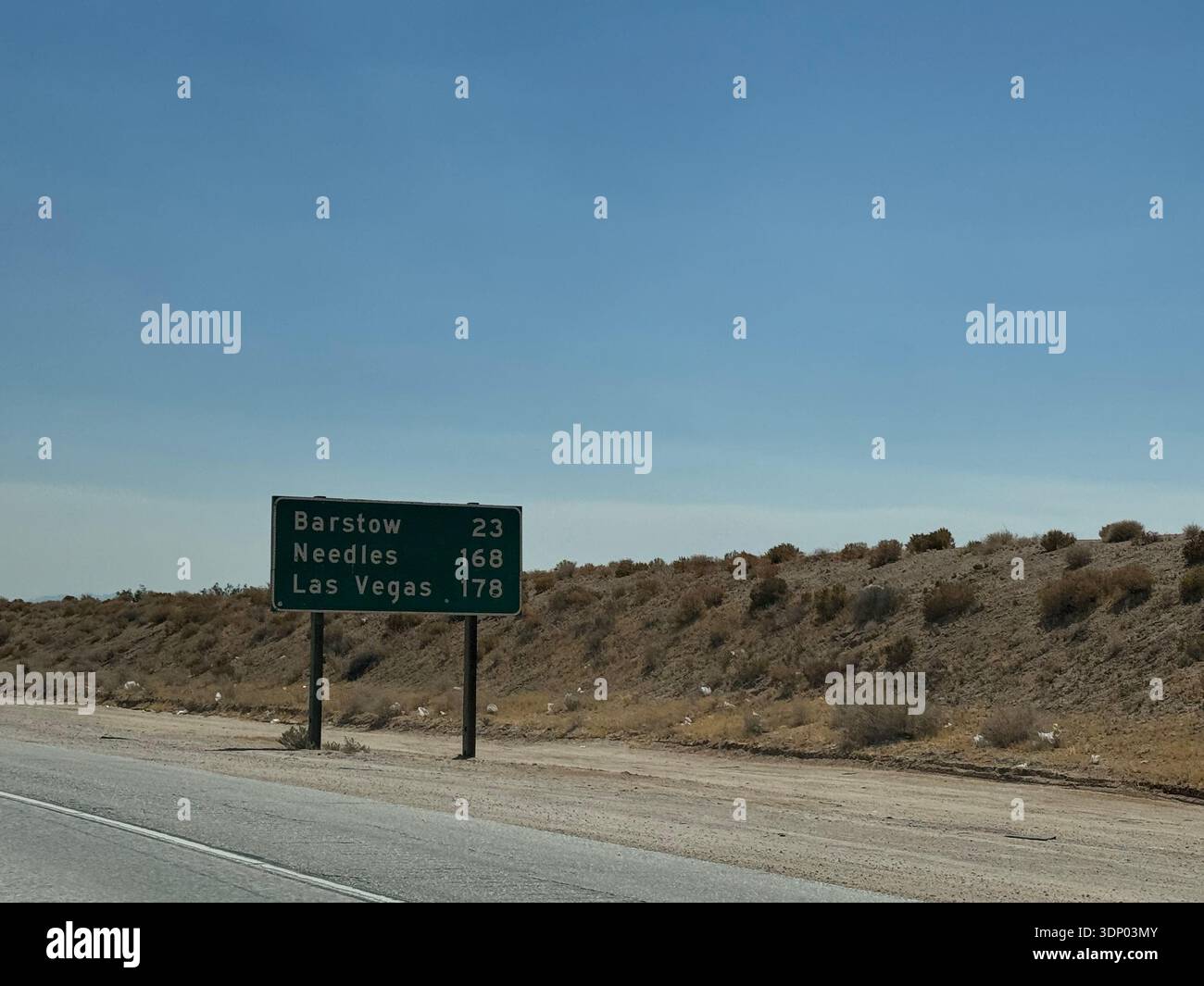 Green interstate road sign hi-res stock photography and images - Alamy