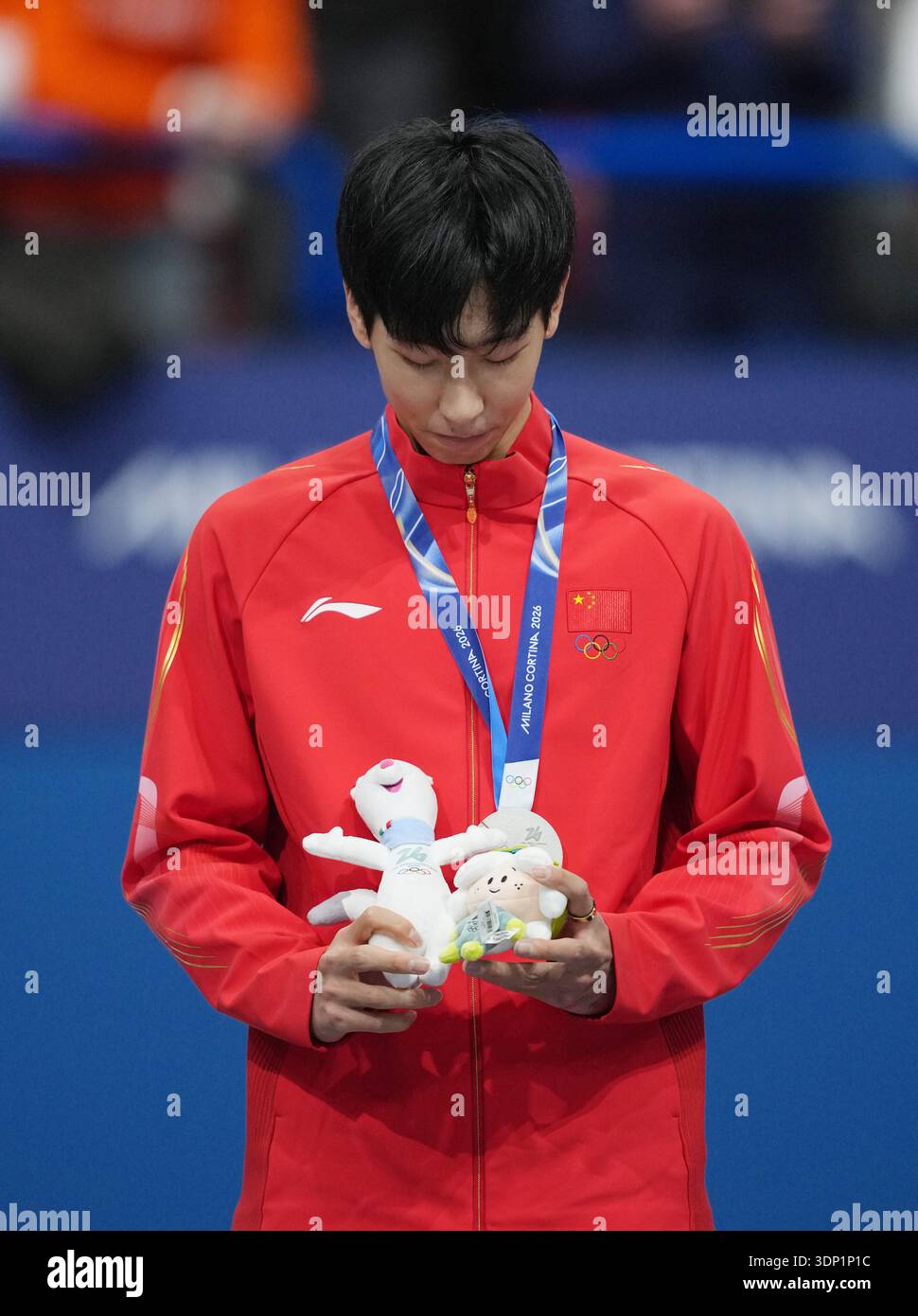 (260212) -- MILAN, Feb. 12, 2026 (Xinhua) -- Silver medalist Sun Long ...