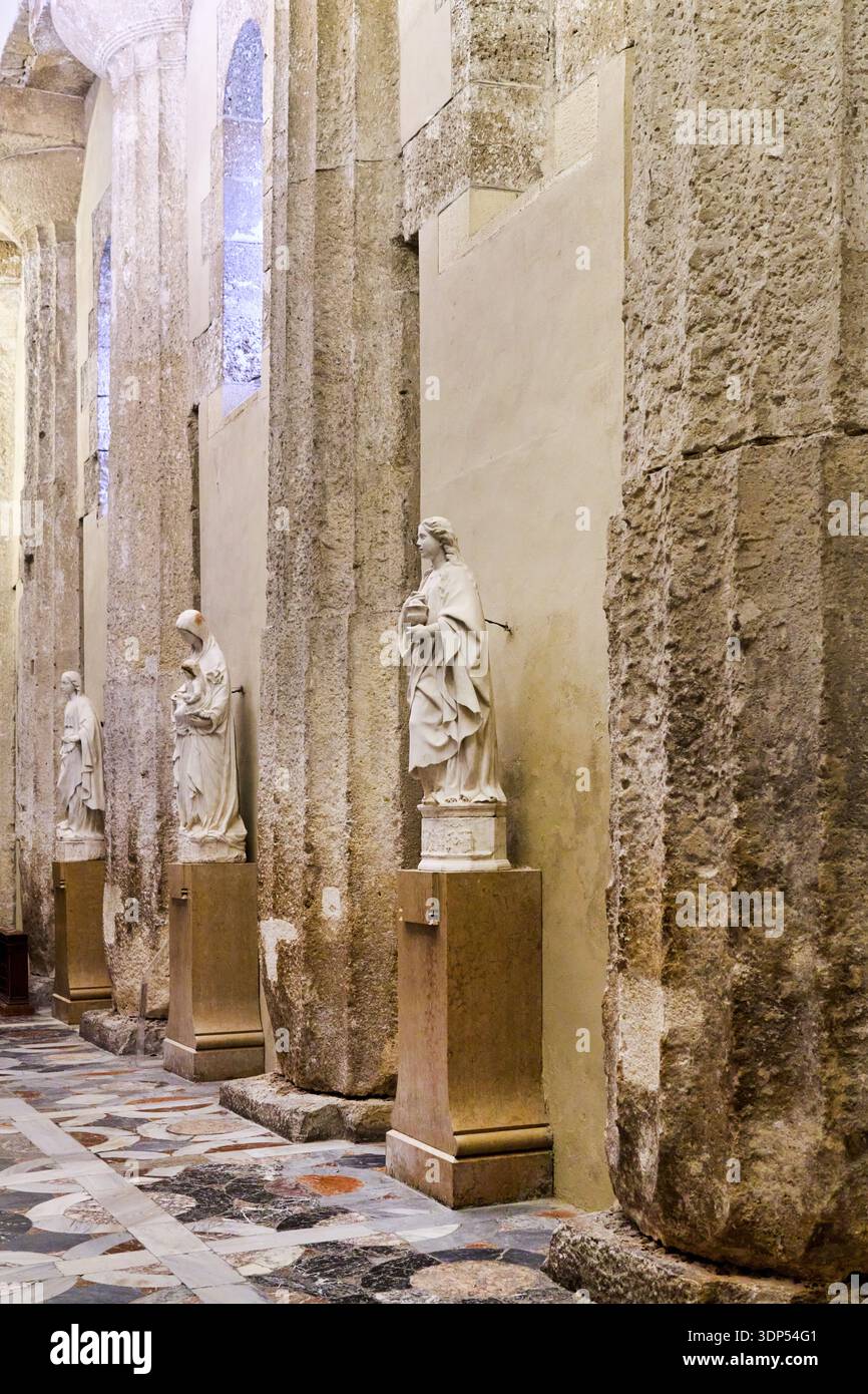 The left aisle, 5th century BC, Doric columns; Santa Caterina d’Alessandria, Gaginian school, 16th century; Madonna col Bambino, Domenico Gagini, 16th Stock Photo