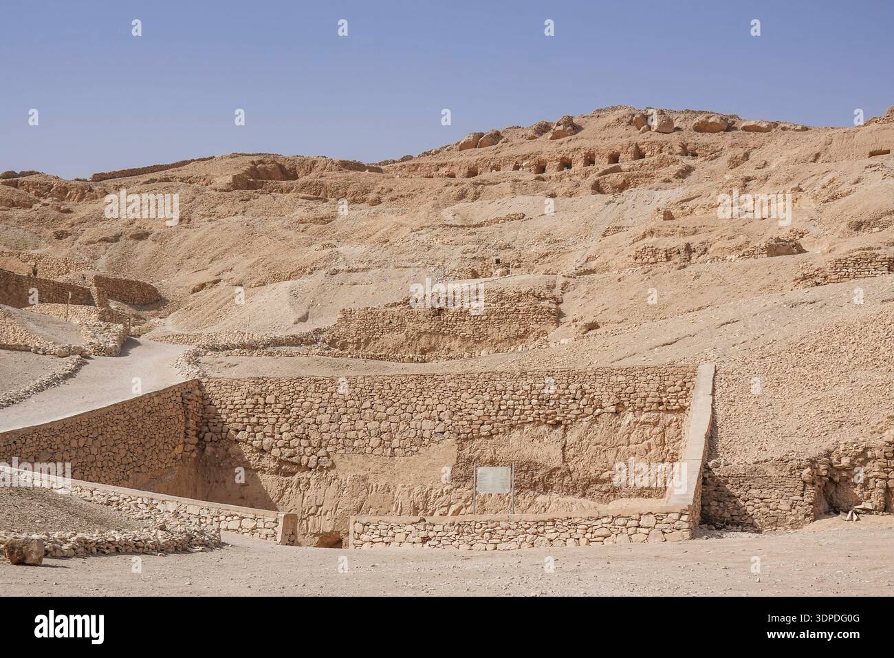grber-der-noblen-grabungssttte-nekropole-theben-west-gypten-tombs-of-the-nobles-excavation-site-necropolis-thebes-west-egypt-3DPDG0G.jpg