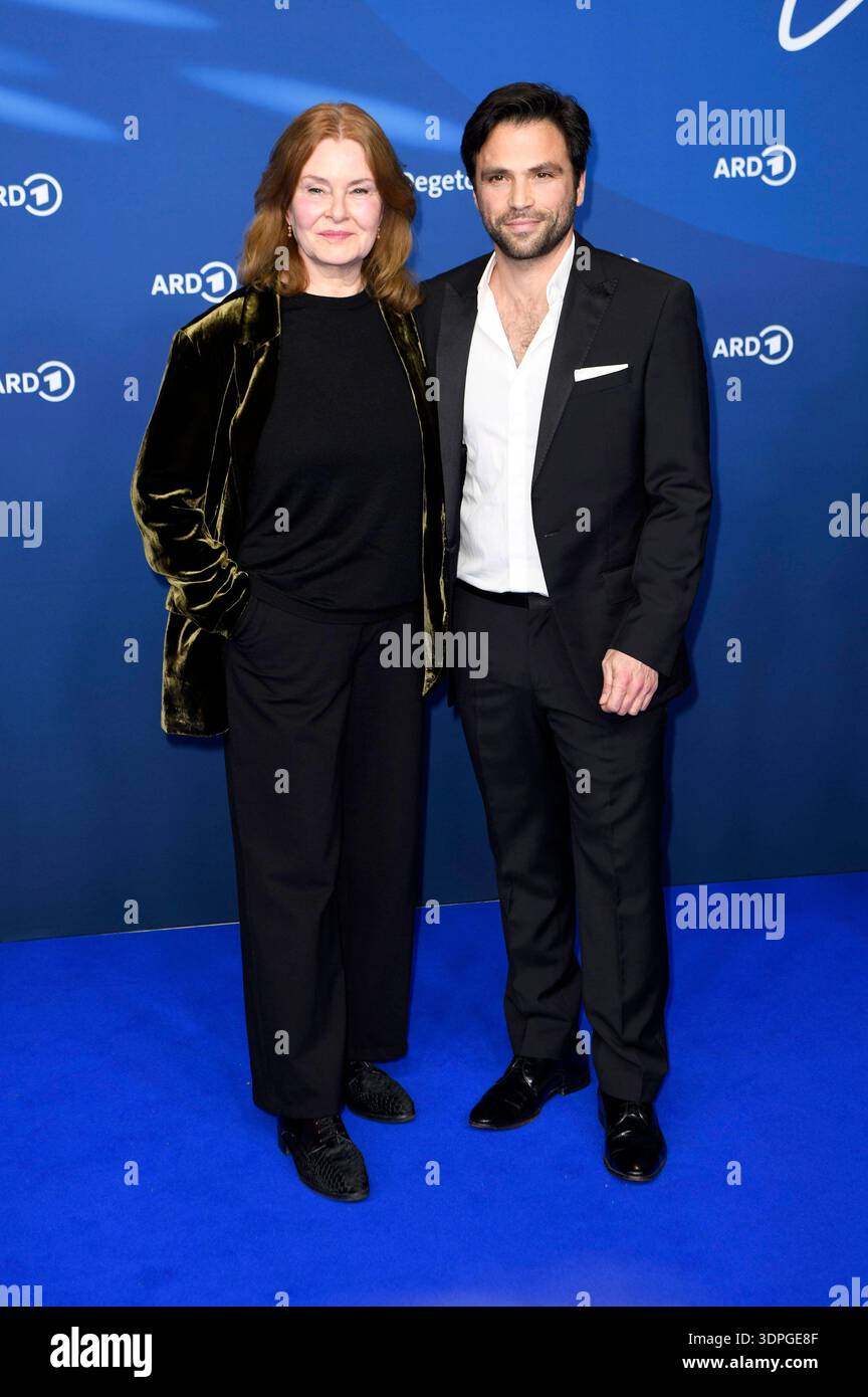 lina-wendel-und-karim-cherif-bei-der-ard-blue-hour-2026-im-rahmen-der