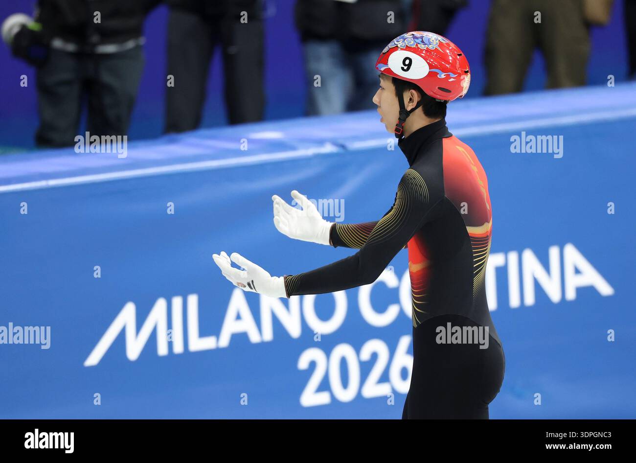 (260214) -- MILAN, Feb. 14, 2026 (Xinhua) -- Sun Long of China reacts ...