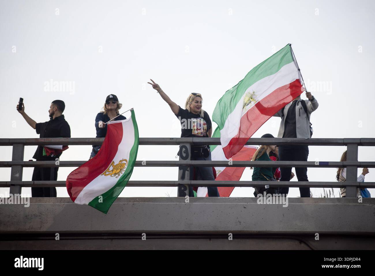 Protesters wave Iranian flags and flash peace signs from a 101 Freeway ...