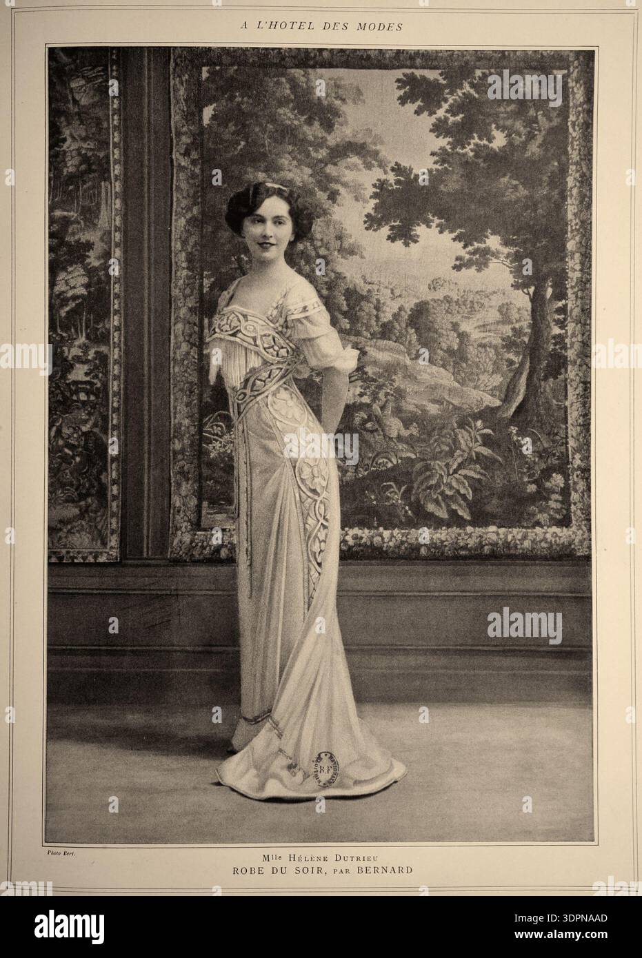 This evening dress, created by the French fashion house Callot Soeurs  around 1915, showcases the elegance and intricate craftsmanship of early  20th-century haute couture Stock Photo - Alamy