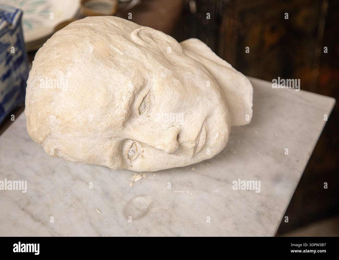 Plaster of paris sculpture hi-res stock photography and images - Alamy