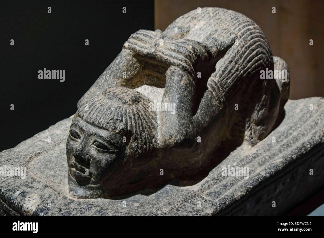 statue-gefangener-sklave-luxor-museum-f-r-alt-gyptische-kunst-luxor