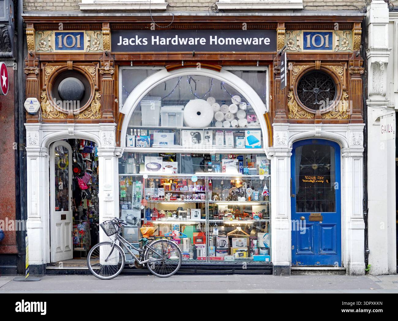 London, England, store window of hardware and houseware store in Kensington Stock Photo