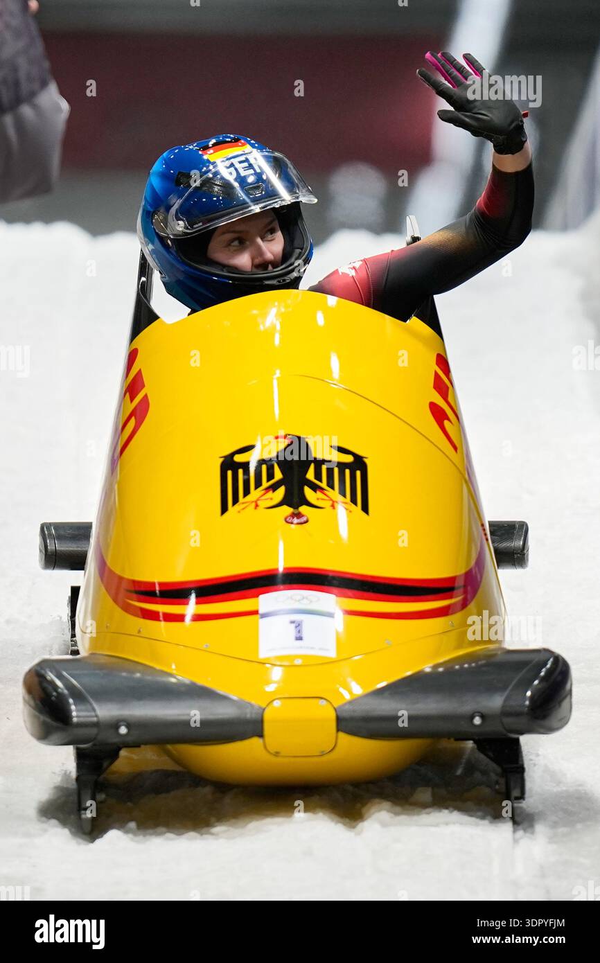 Germany's Laura Nolte waves as she arrives at the finish during a women ...