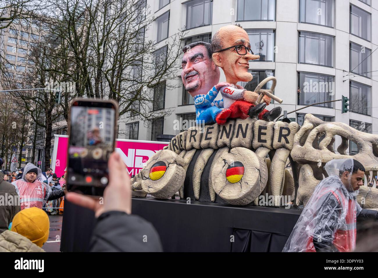 Tilly Merz Rosenmontagszug in Düsseldorf, Mottowagen von Wagenbauer Jacques Tilly ...