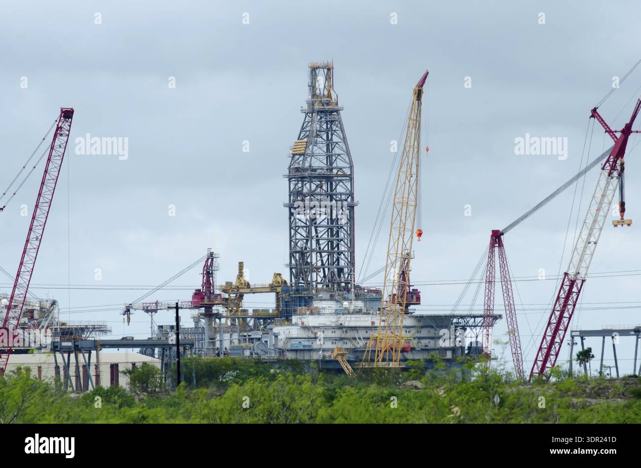 Large Rig Big rigs hi-res stock photography and images - Alamy