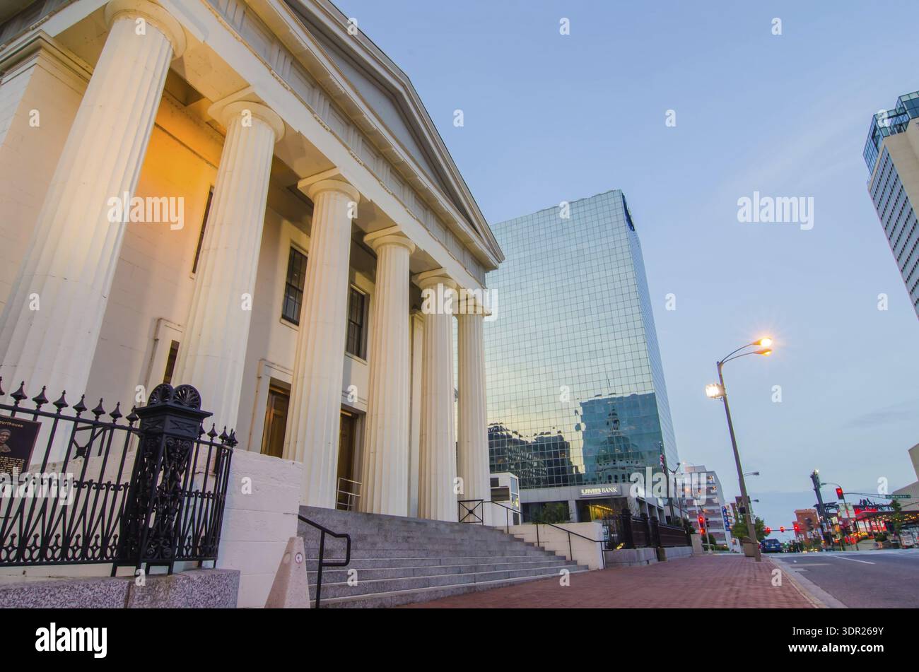 Old courthouse saint louis hi-res stock photography and images - Alamy