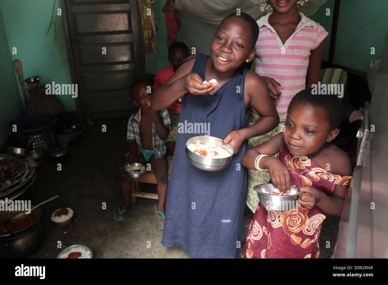 Famille africaine hi-res stock photography and images - Alamy