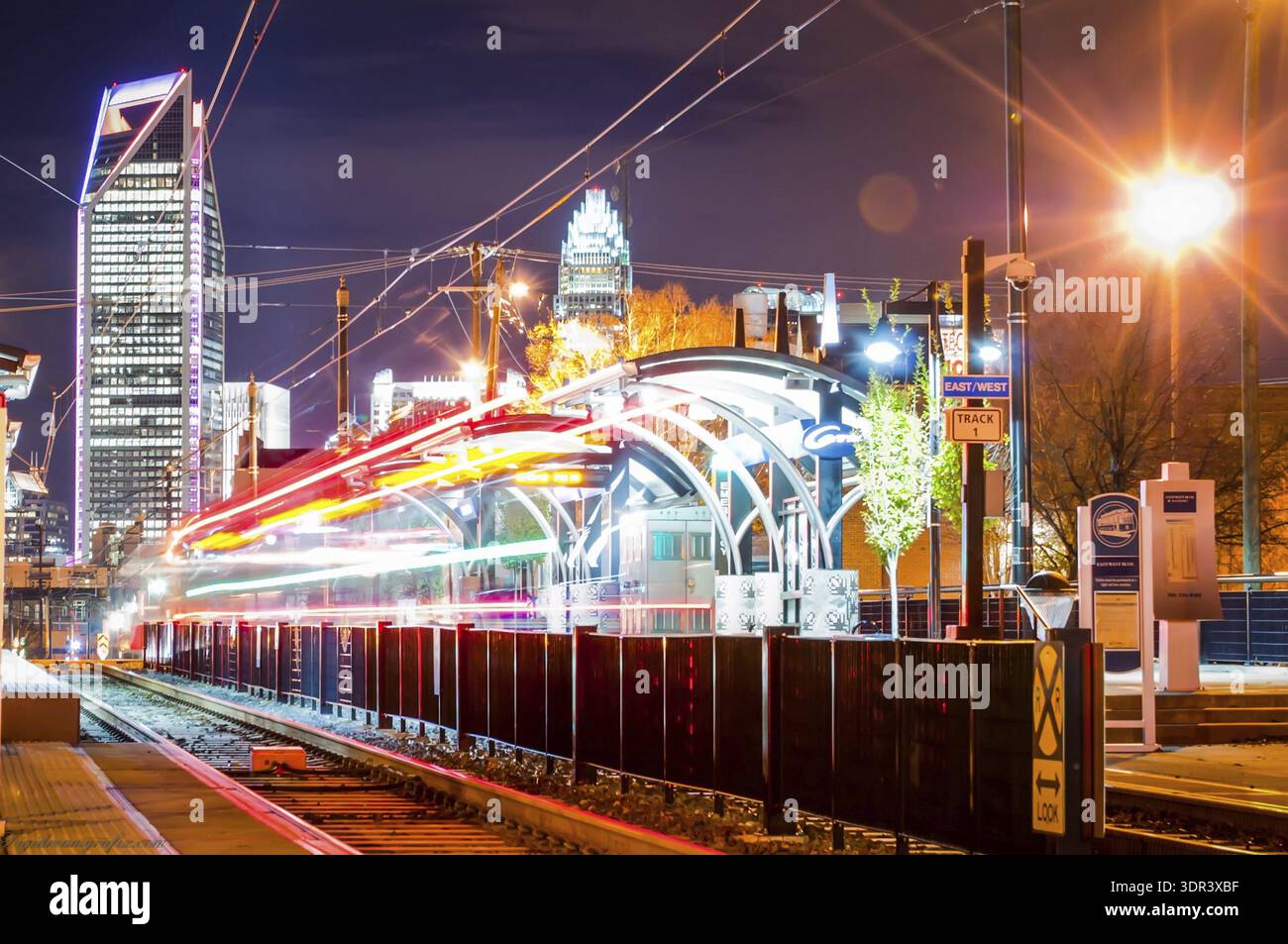 Lynx light rail train hi-res stock photography and images - Alamy