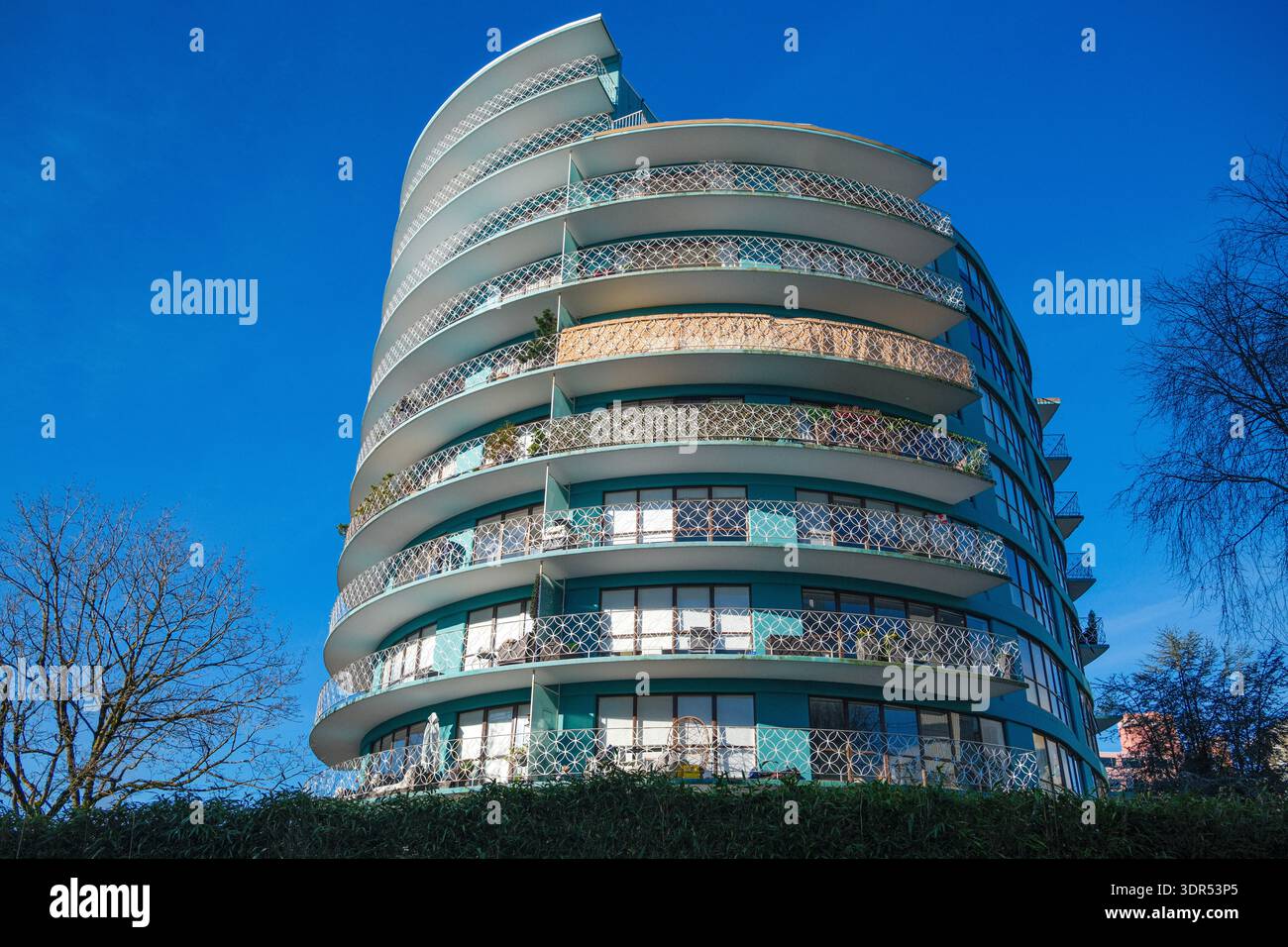 The Shoreland, an iconic circular, turquoise apartment building located ...