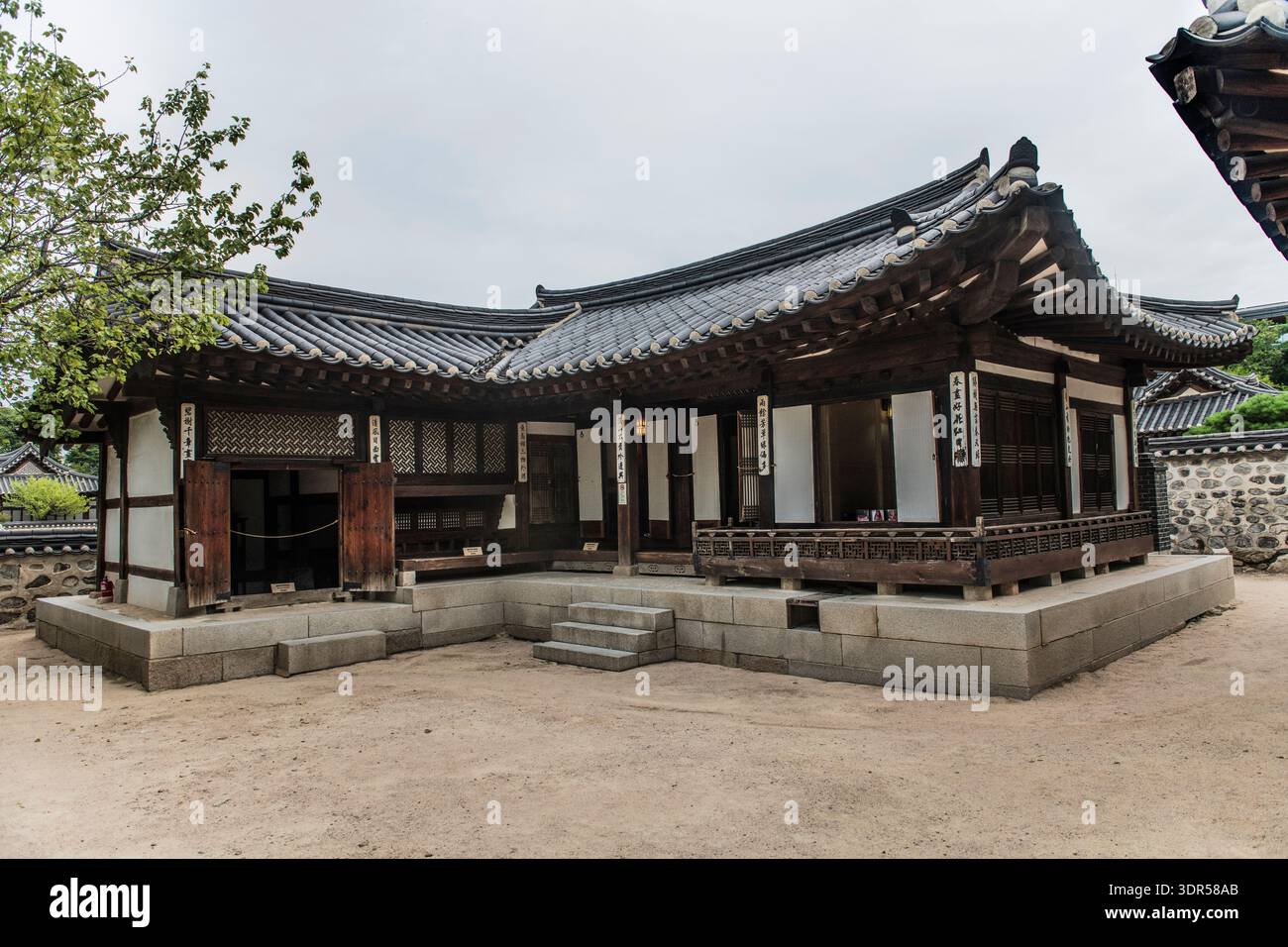 Korean hanok village hi-res stock photography and images - Alamy