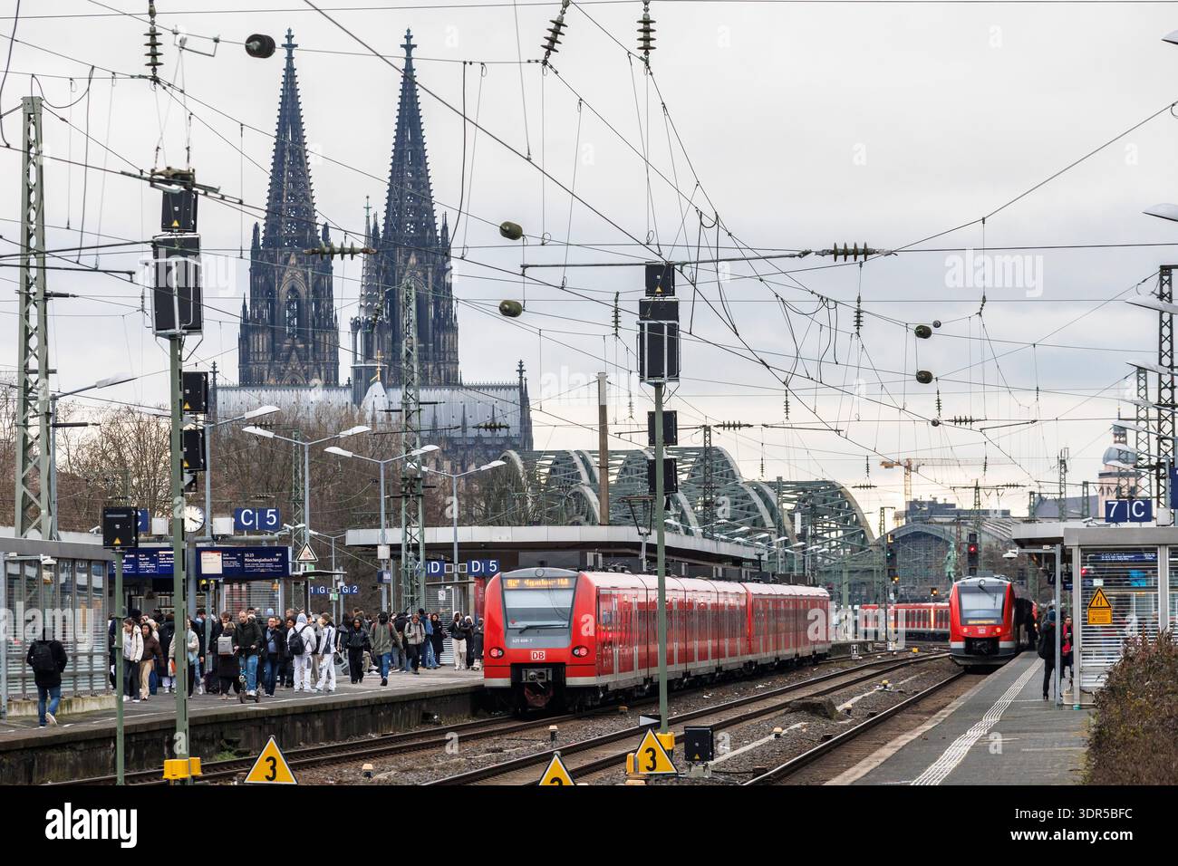 Nahverkehrszuege hi-res stock photography and images - Alamy