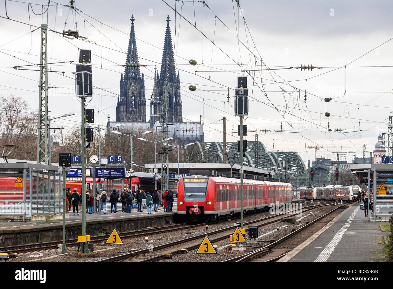 Nahverkehrszuege hi-res stock photography and images - Alamy