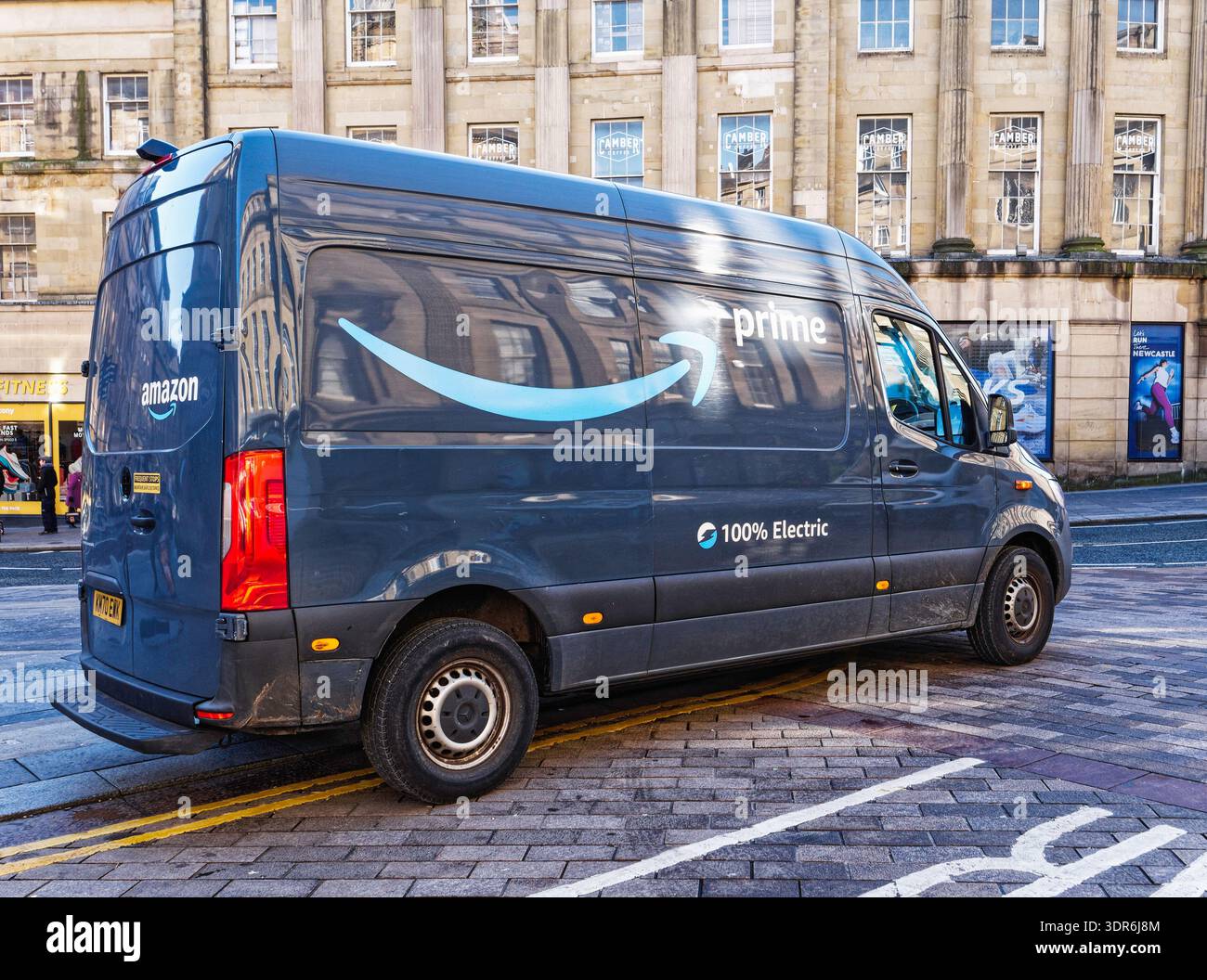 Amazon prime van hi-res stock photography and images - Alamy Amazon prime van hi-res stock photography and images - Alamy