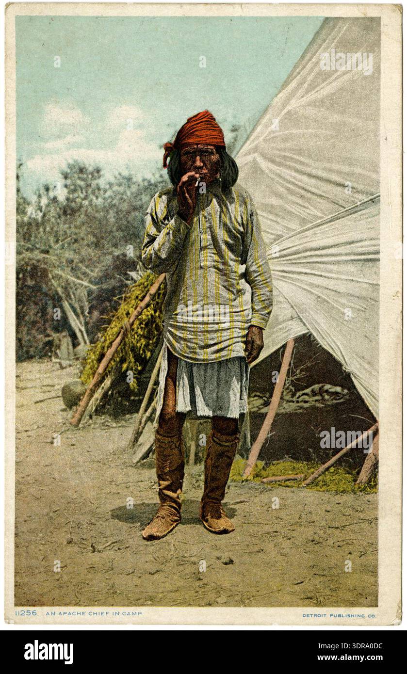 Smoking pipe native american hi-res stock photography and images