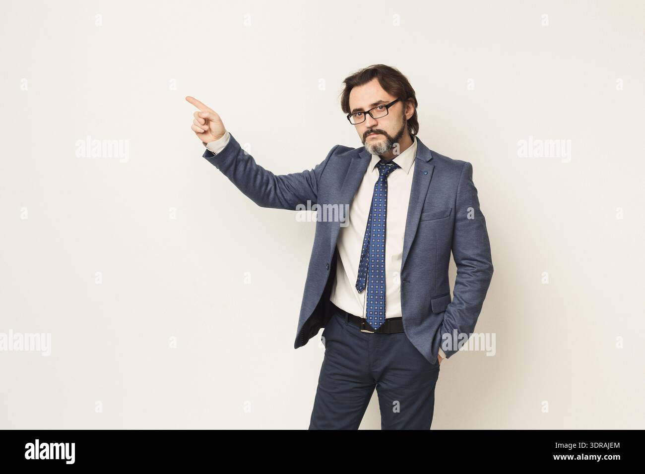 Businessman in formal attire hi-res stock photography and images - Alamy