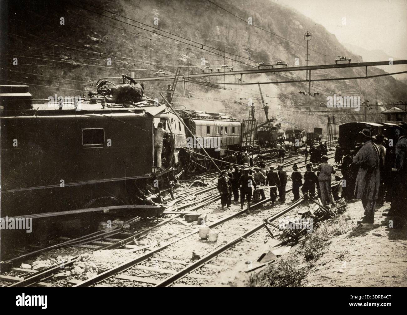 Early twentieth century railway operations hi-res stock photography and ...