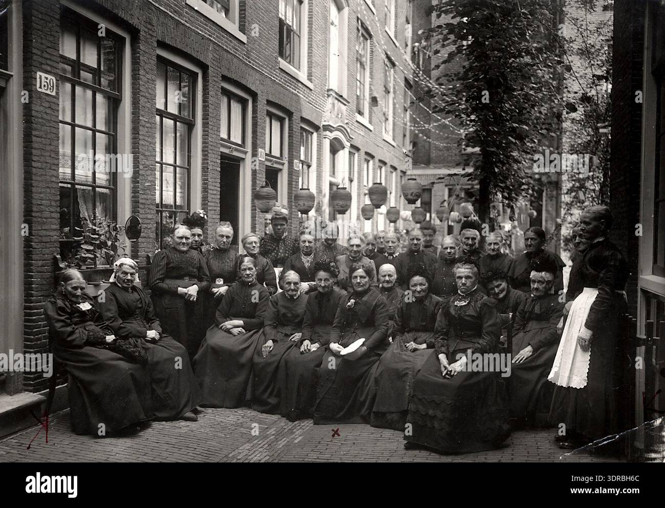 Residents Dutch This 1913 photograph shows elderly residents of the zonshofje on hi-res ...