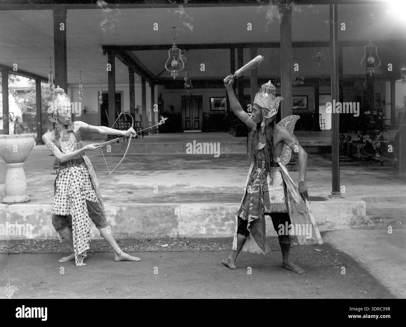 Indonesian costume Black and White Stock Photos & Images - Alamy