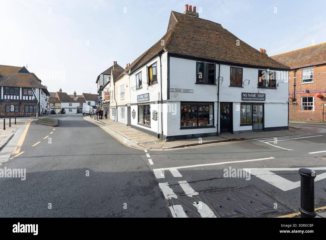 Delicatessen storefront labeled hi-res stock photography and images - Alamy
