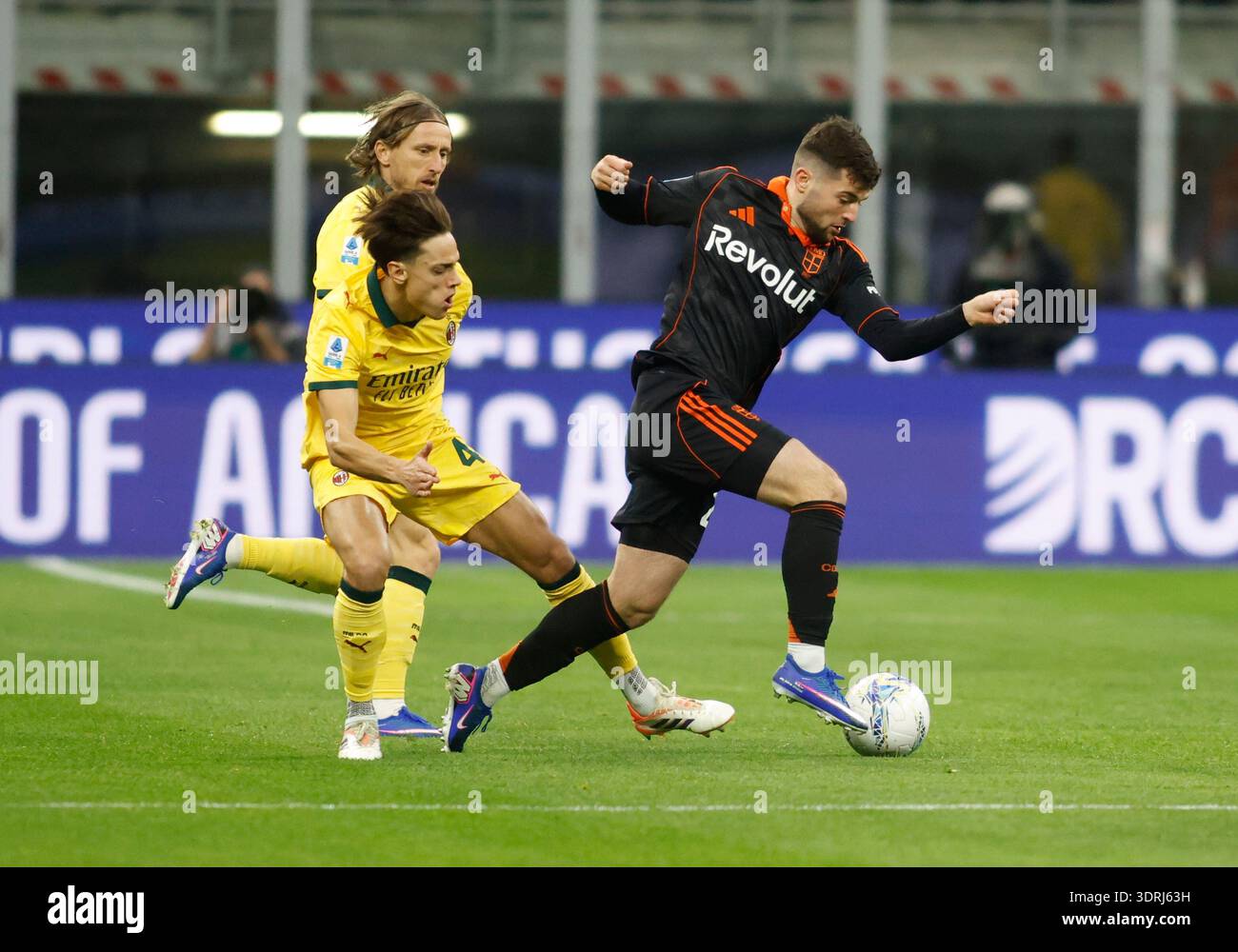 Ricci from Milan to Como: €25 Million Transfer Deal Ricci from Milan to Como: €25 Million Transfer Deal