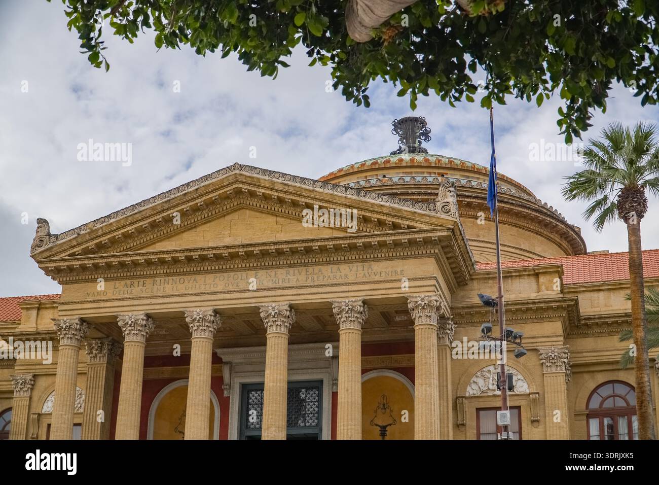 Teatro Massimo Vittorio Emanuele, Palermo Opera House. Italy’s largest ...