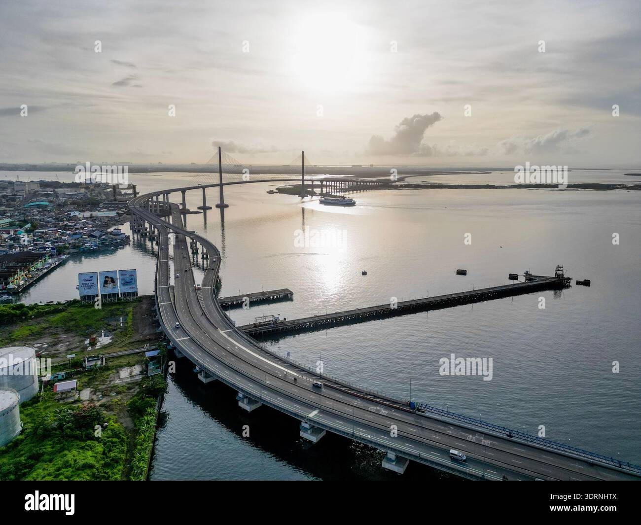 The Light Waters Connecting The City Hi res Stock Photography And The Light Waters Connecting The City Hi res Stock Photography And
