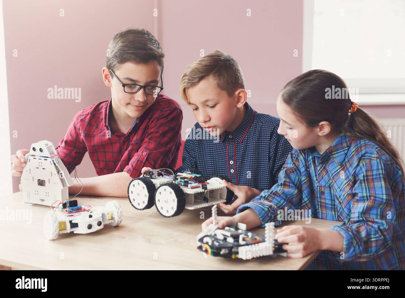 Students Using Robotics Students engage in robotics hi-res stock photography and images - Alamy