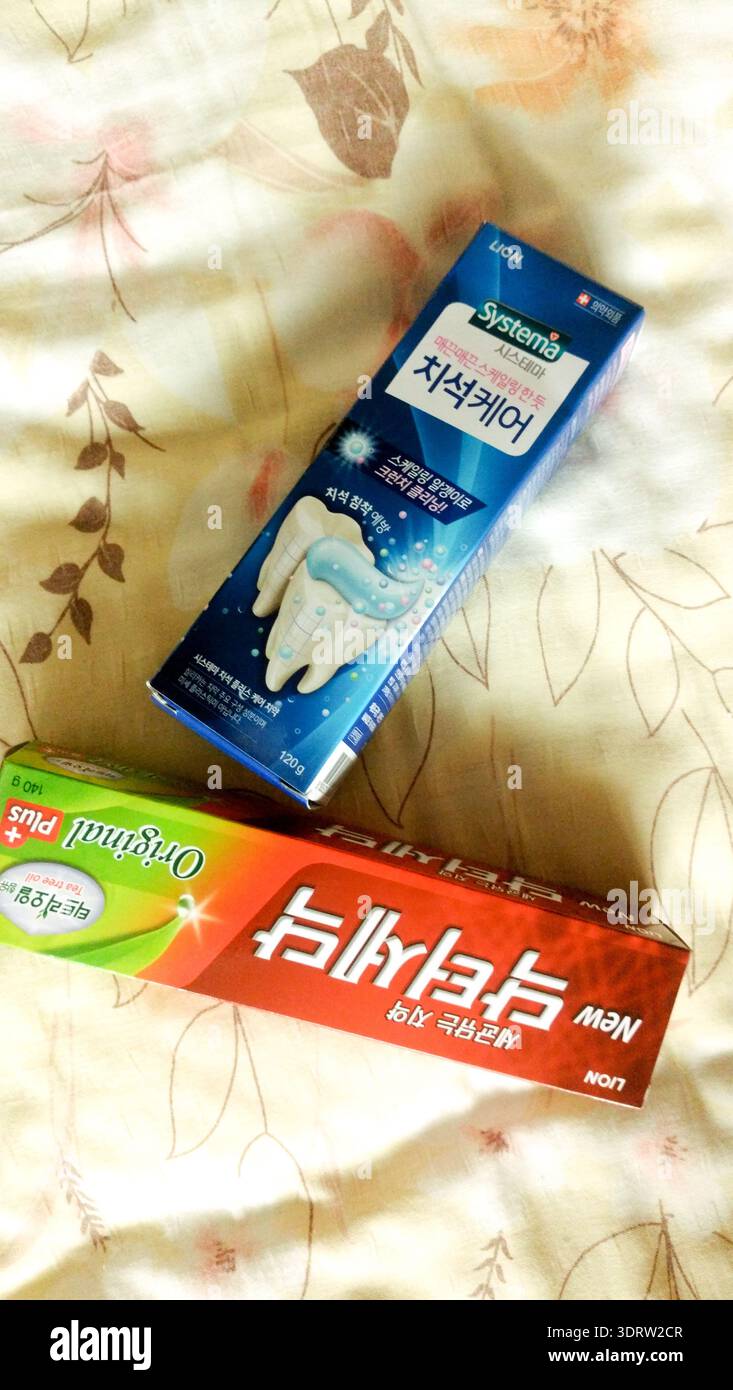 Toothpaste Lion DR. SEDOC Original PLUS+ and Systema Stock Photo - Alamy