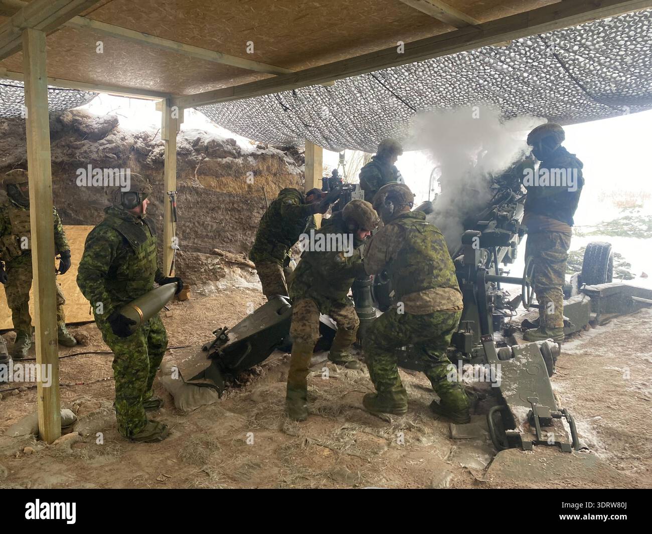 M777 gun hi-res stock photography and images - Alamy
