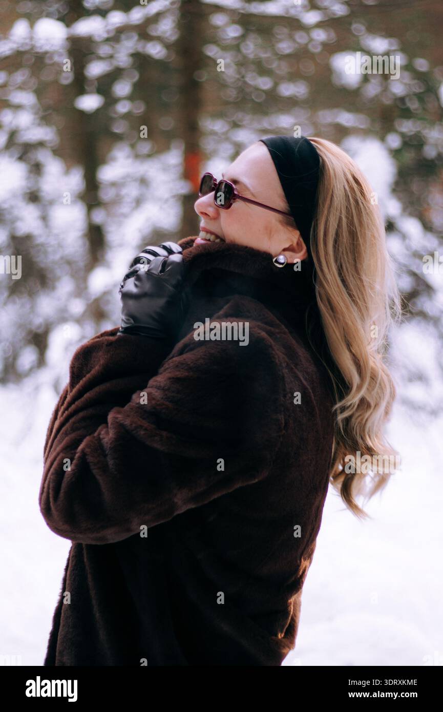 Blonde woman fur coat hi-res stock photography and images - Alamy