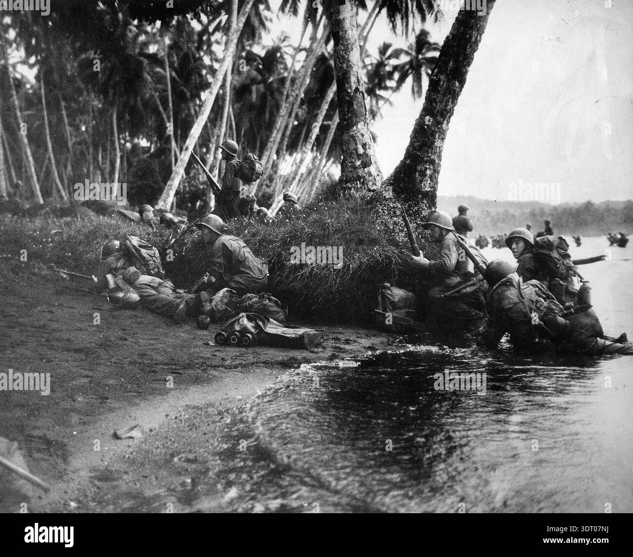World war two soldiers huddle Black and White Stock Photos & Images - Alamy