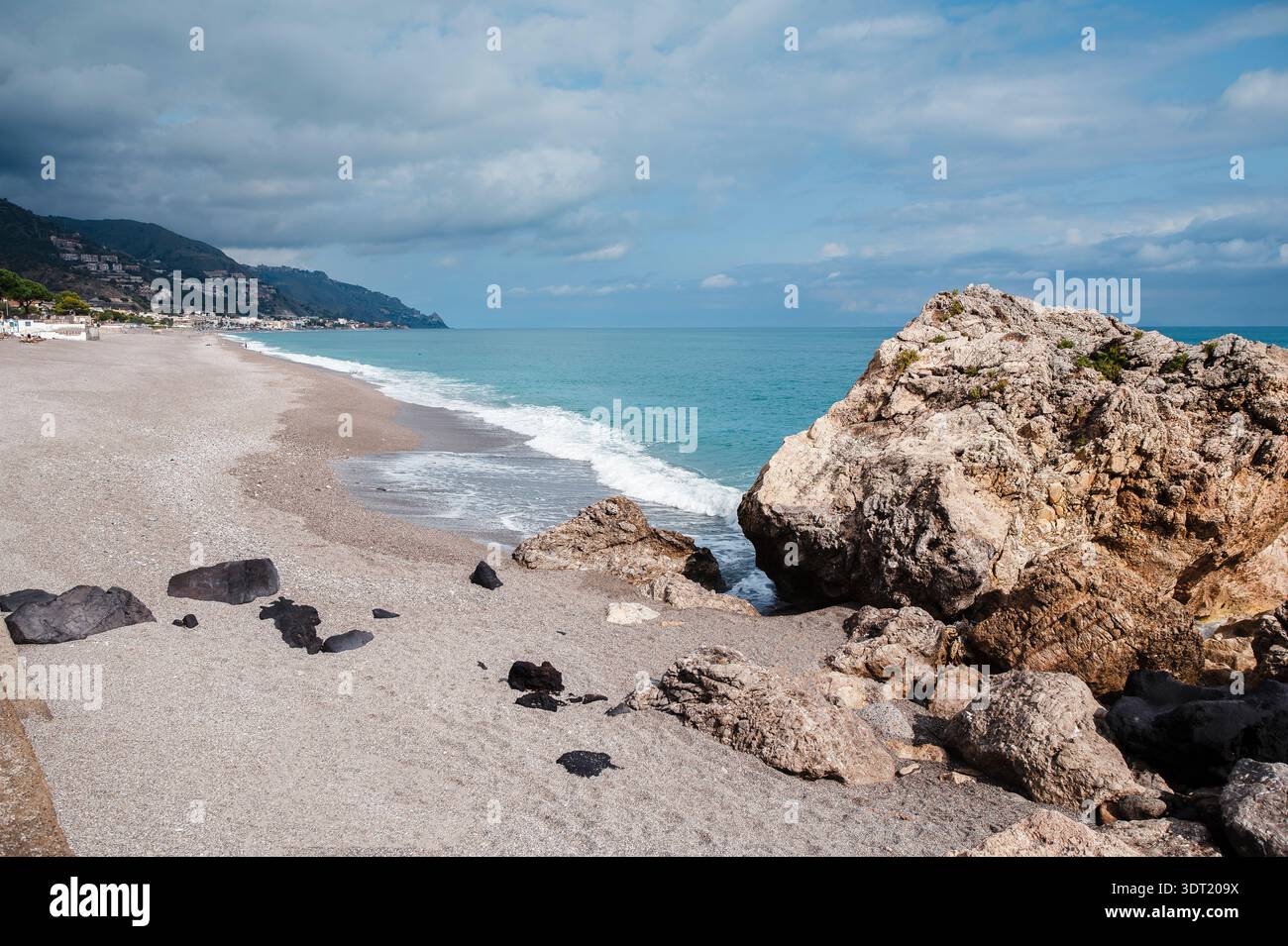 Beach rocks turquoise water hi-res stock photography and images - Alamy