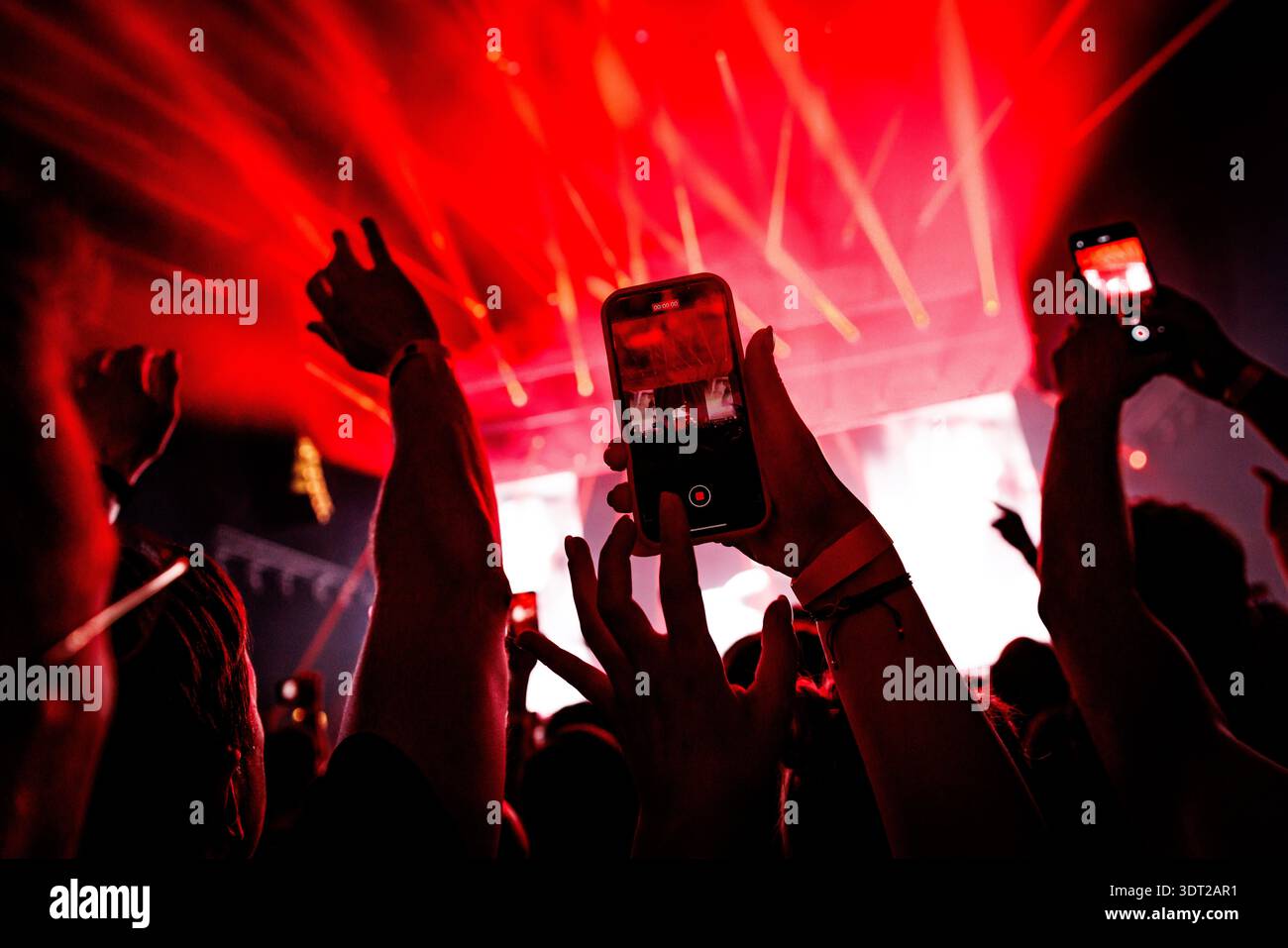 Crowd raising phones light show hi-res stock photography and images - Alamy