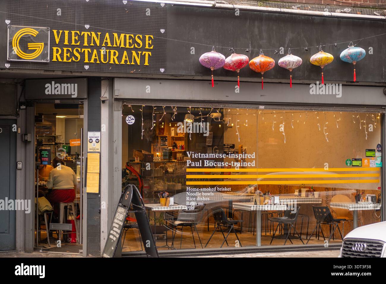 Vietnamese street sign hi-res stock photography and images - Alamy