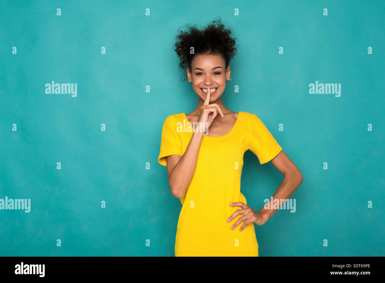 Blue and green dress hi-res stock photography and images - Alamy