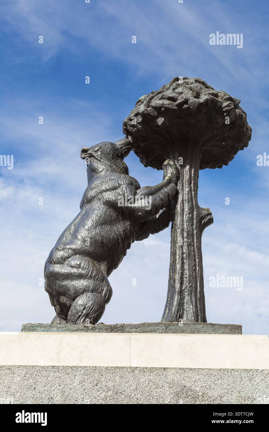 Statue of bear and strawberry tree a symbol of madrid hi-res stock