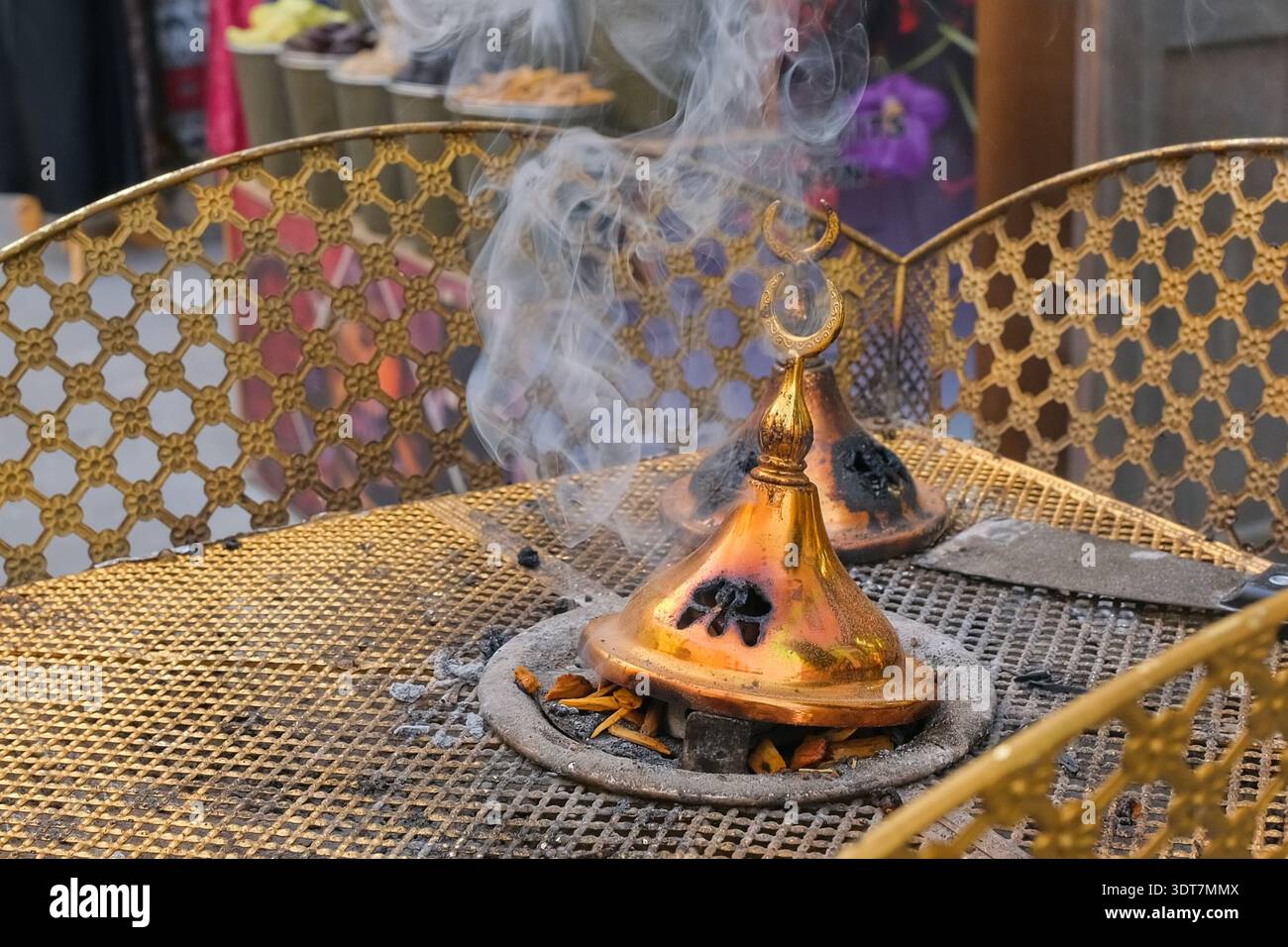 Burning arabic bakhoor incense hi-res stock photography and images - Alamy