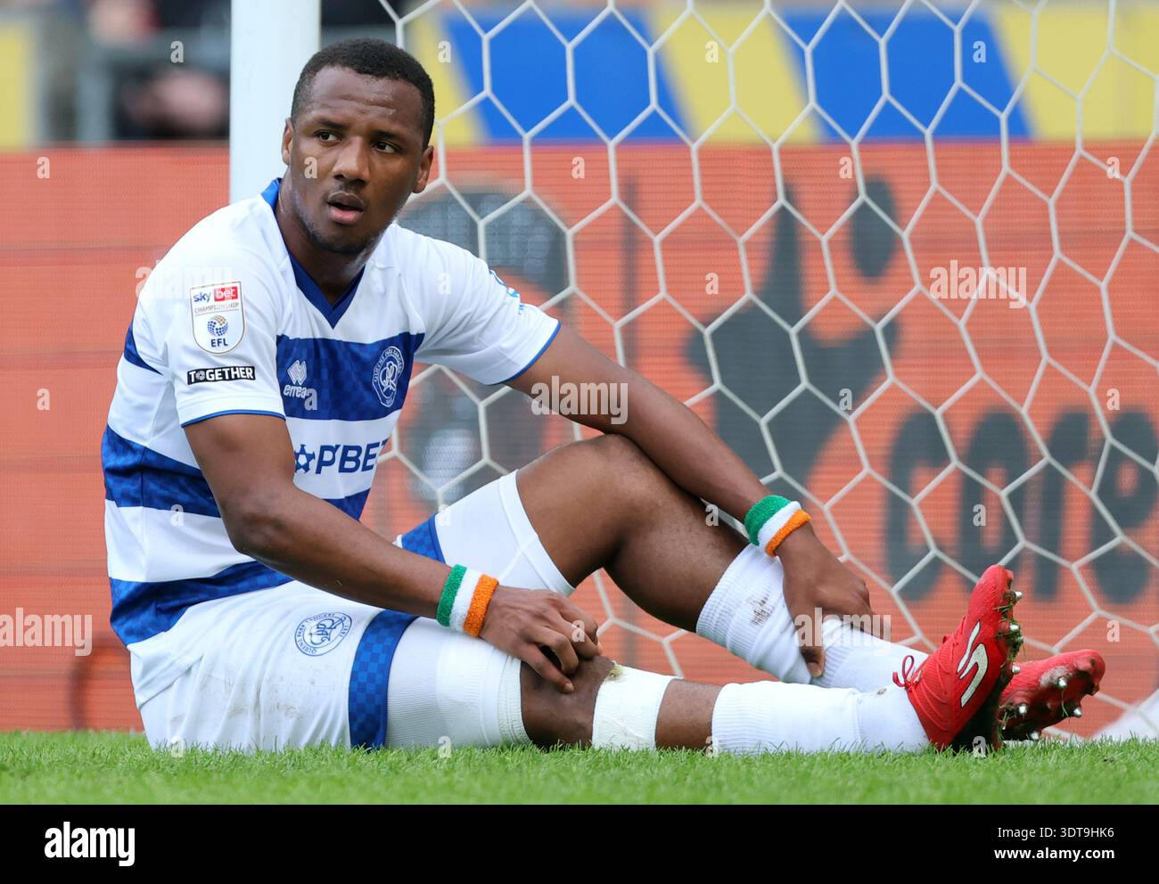 queens-park-rangers-richard-kone-reacts-to-an-injury-during-the-sky