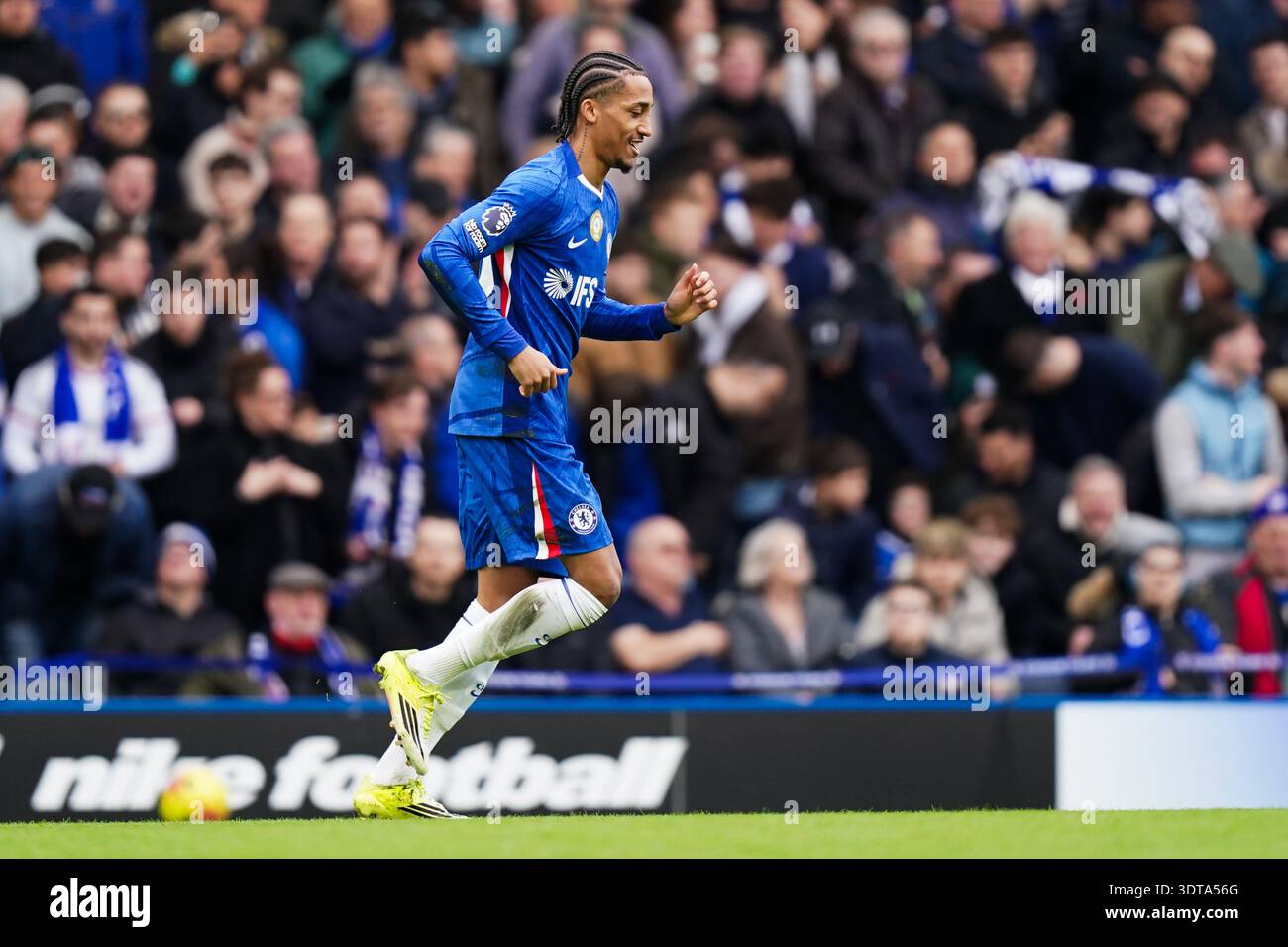 jo-o-pedro-of-chelsea-celebrating-his-goal-to-make-it-1-0-during-the